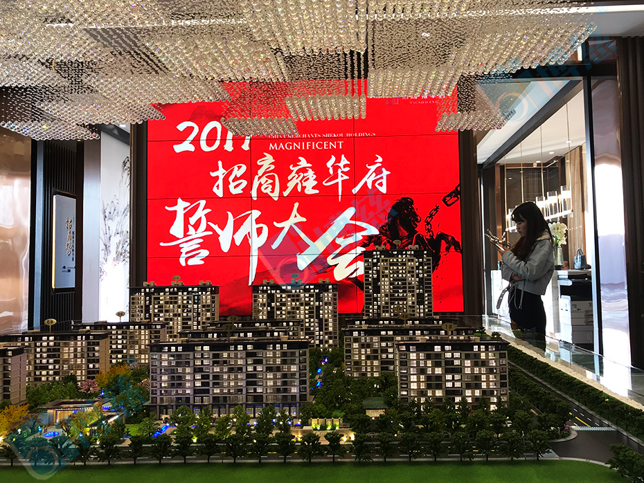 浙江桐乡雍华府售楼处采用12块博慈55寸液晶拼接单元打造一套4×3拼接的多媒体展示系统。