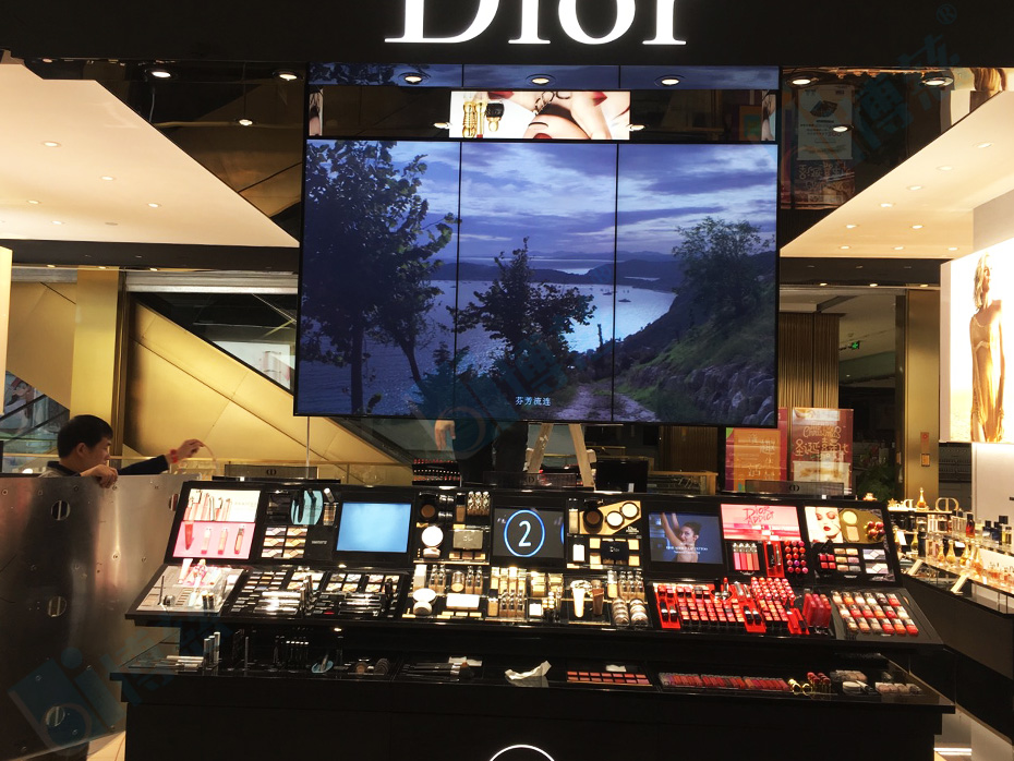 福建福州大洋百货Dior专卖店打造一套定制化的多媒体互动展示平台