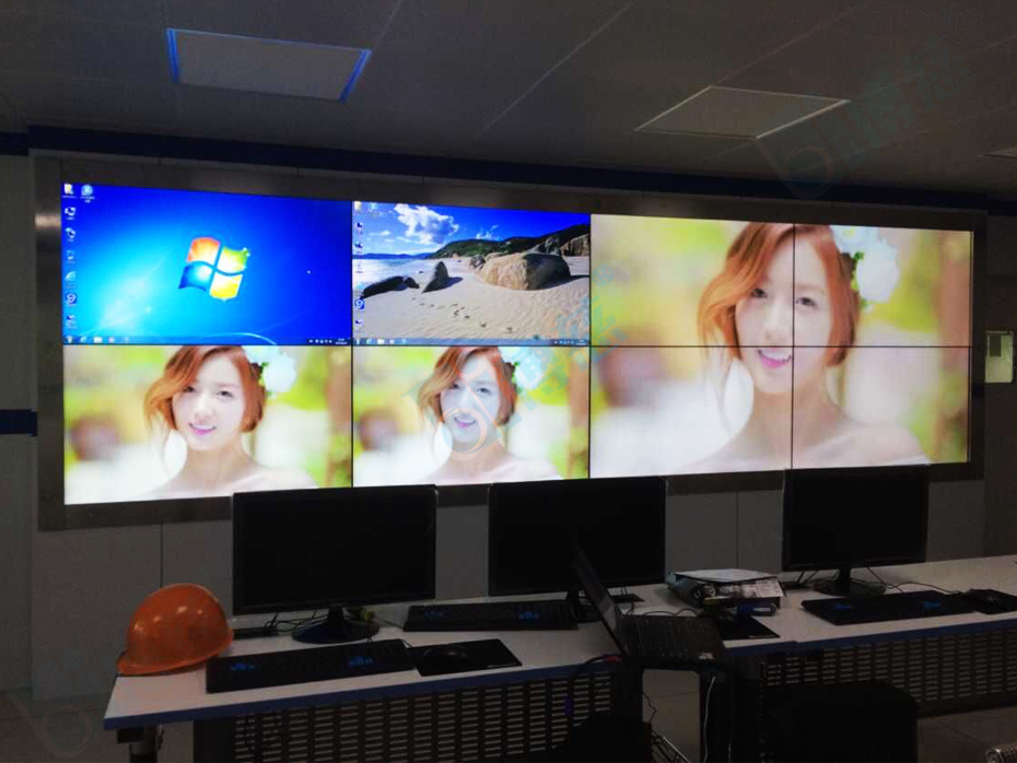 浙江宁波三星重工集团以8台液晶拼接单元打造成2×4拼接的智能化监控系统电视墙