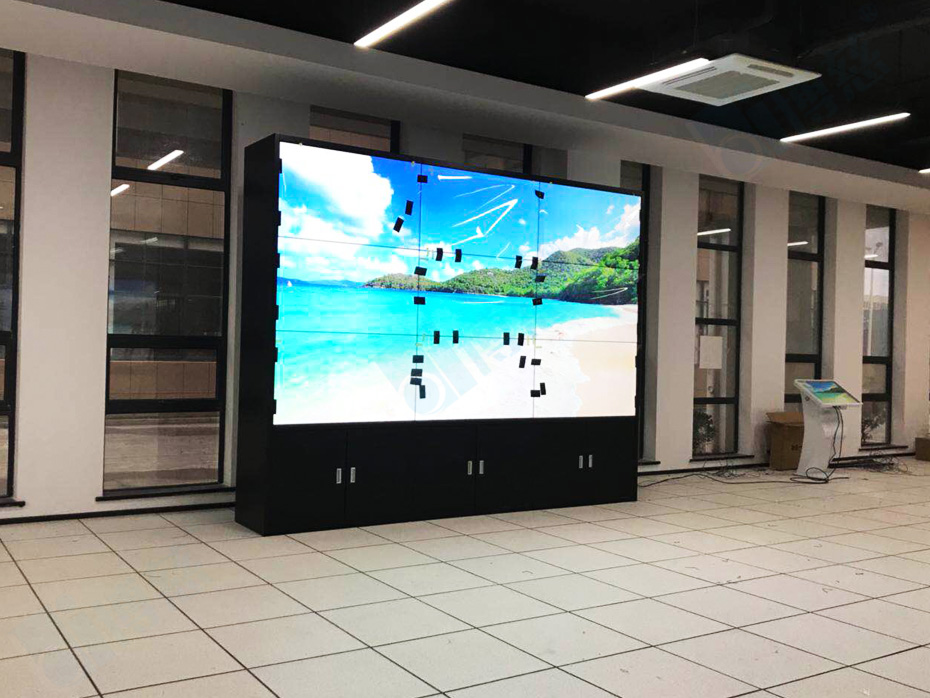 博慈为浙江嘉兴自动化设备有限公司打造的此套多媒体展示系统平台采用落地机柜式安装方式