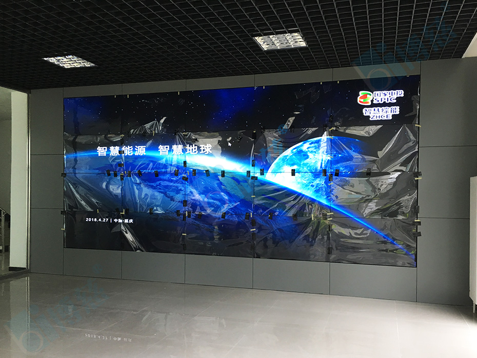 博慈为北京八达岭新能源谷量身定制了一套以三星3.5mm55寸液晶拼接屏单元打造4×5壁挂式拼接的大数据监控+信息展示平台。