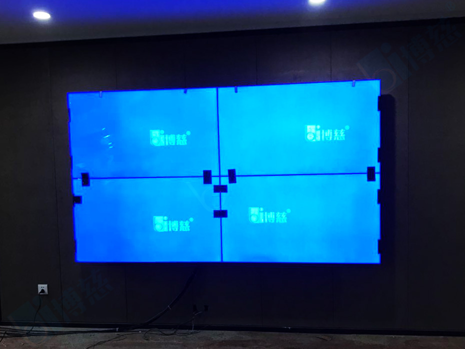 一套2×2拼接的多媒体展示系统电视墙
