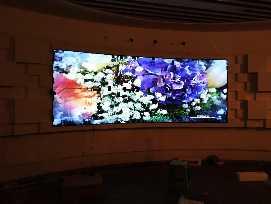 博慈打造江苏南京联通营业厅弧形大数据展厅展示系统平台