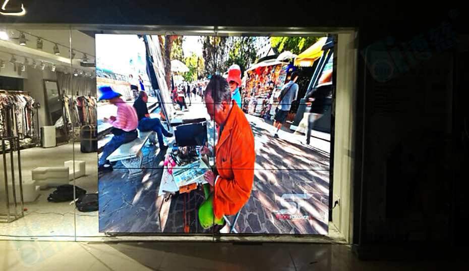 博慈拼接屏助上海慕乙服装专卖店打造商业互动展示系统平台