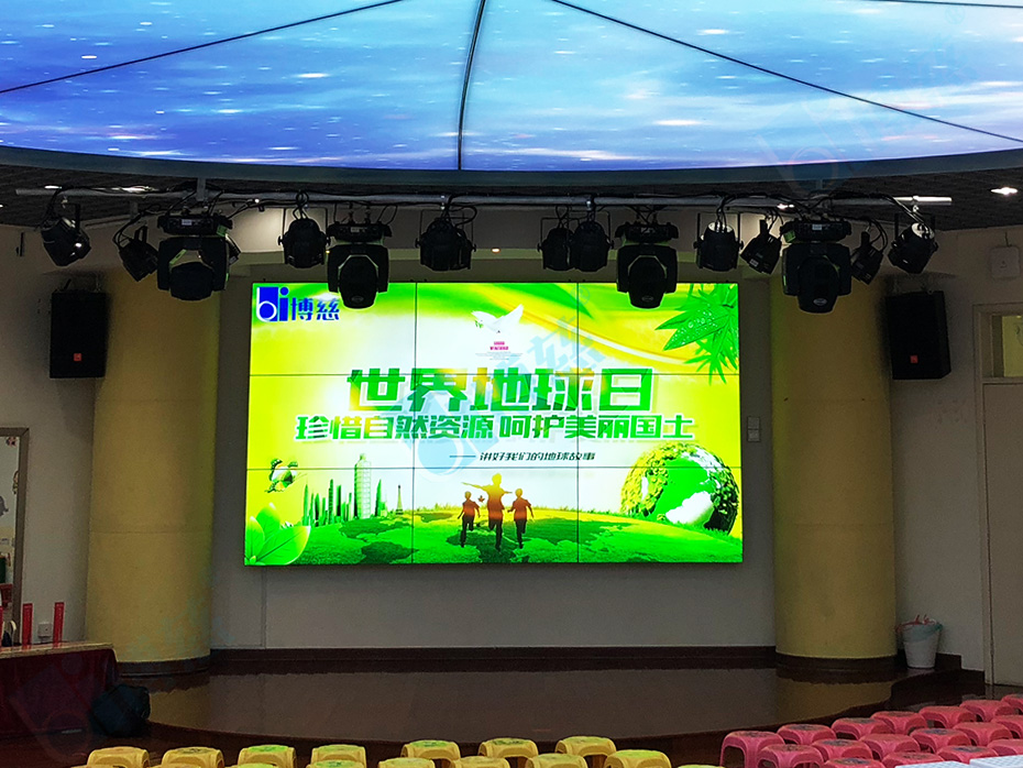 9台三星3.5mm55寸液晶拼接屏打造上海青浦幼儿园多功能演播厅