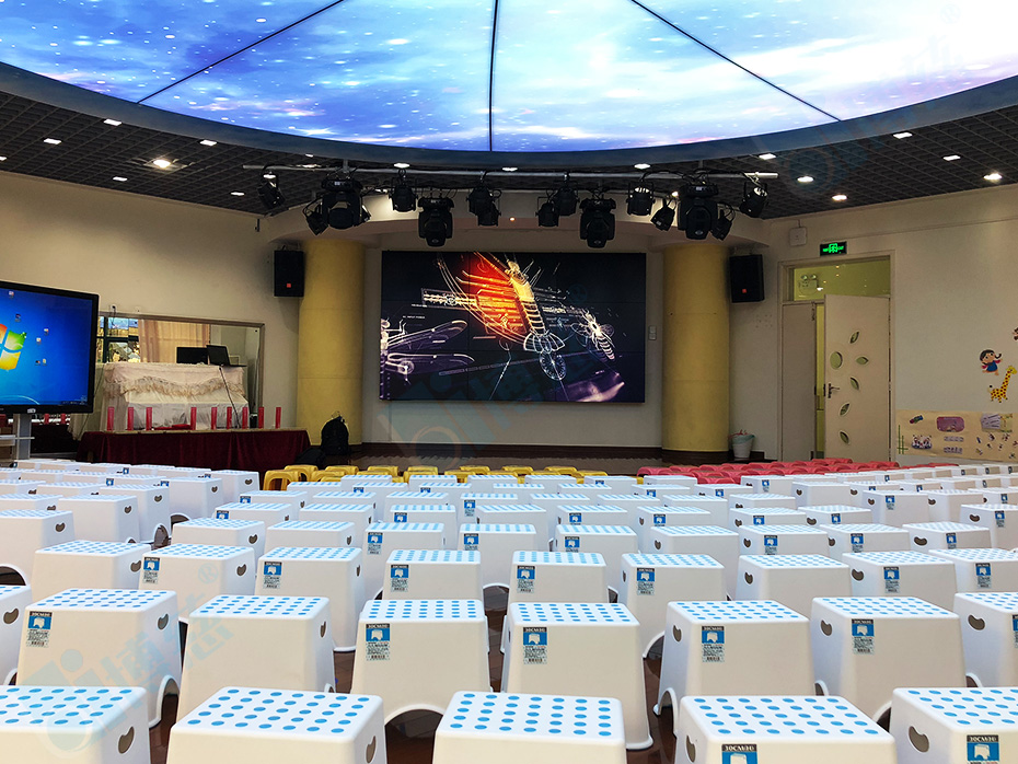 上海青浦幼儿园一套3×3拼接的多功能演播系统平台