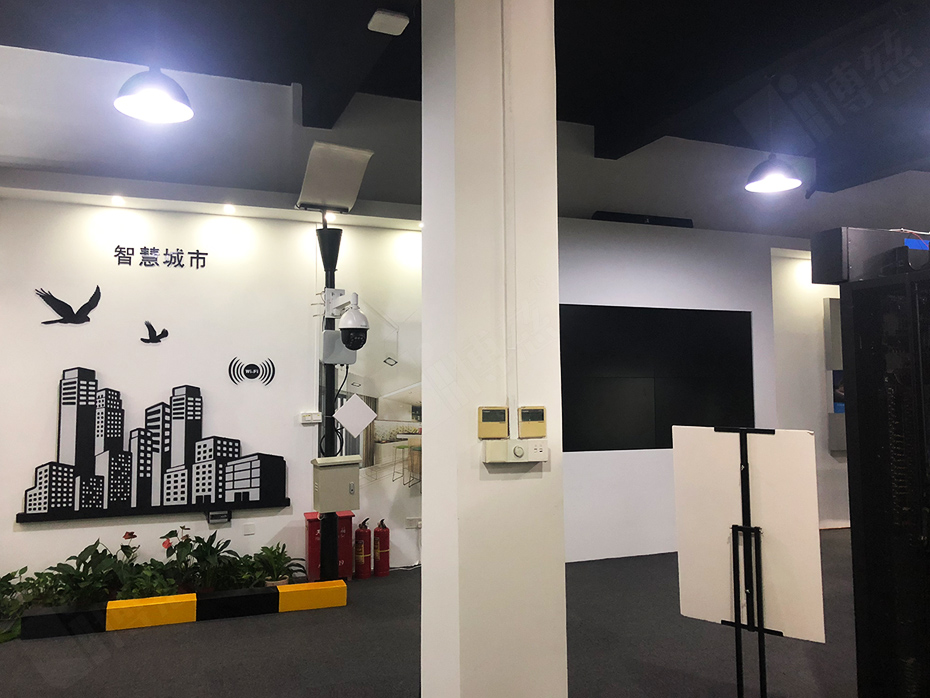 三星3.5mm46寸液晶拼接屏入驻华为体验中心