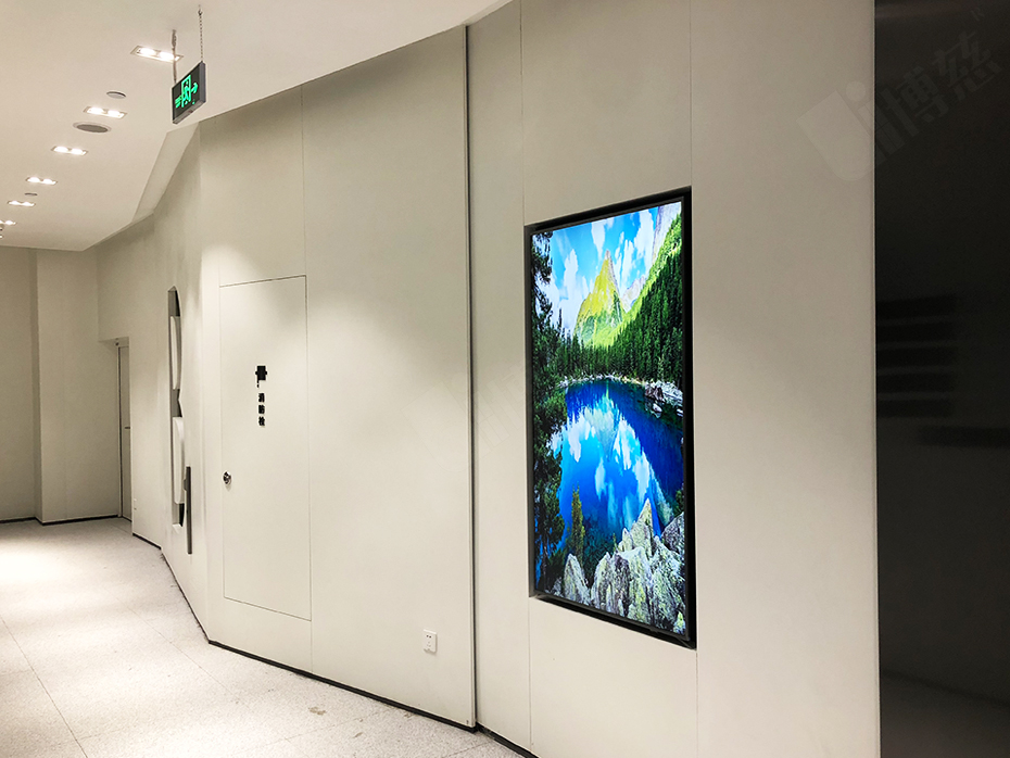 博慈8台大尺寸三星原装数字标牌入驻上海安踏总部