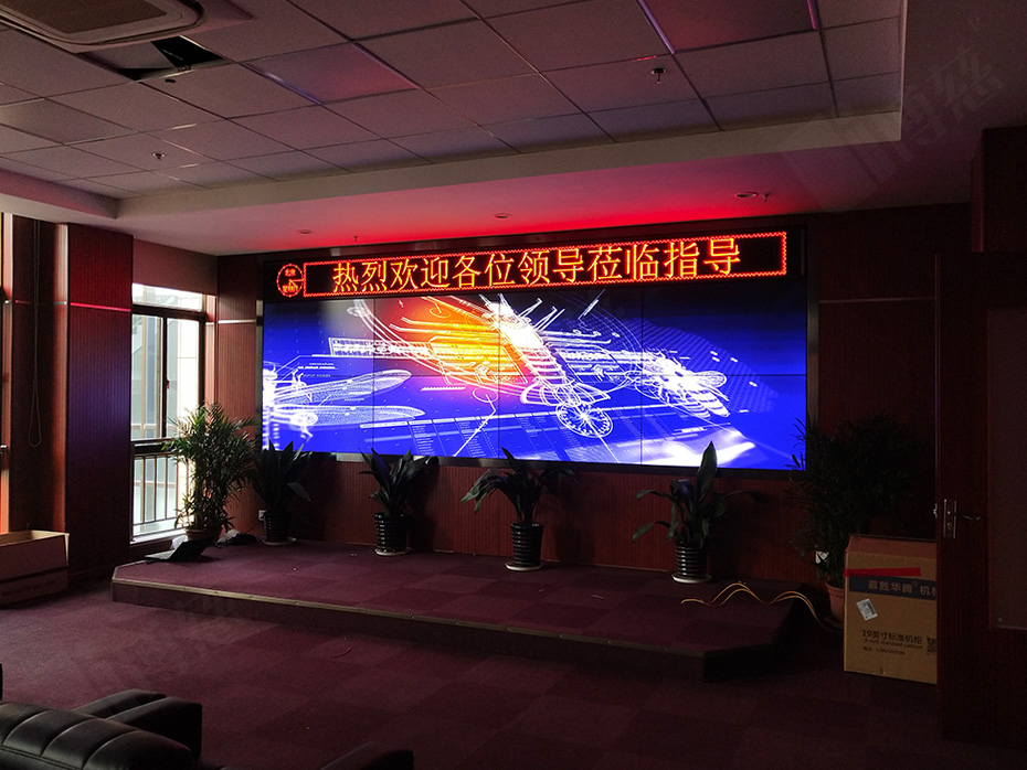 8台三星3.5mm55寸液晶拼接屏上海电梯大数据平台开辟“智慧之眼”