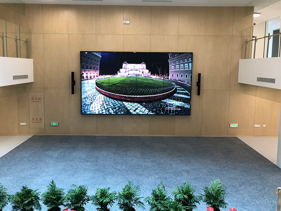 16台博慈液晶拼接屏进驻上海浦西国际学校