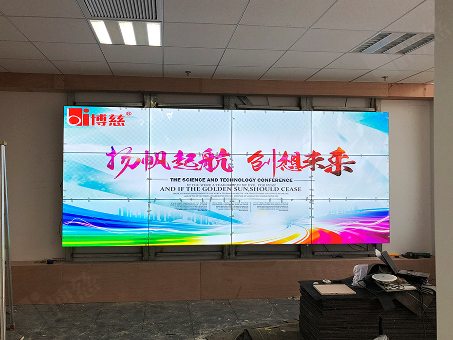 21台46寸液晶拼接屏进驻上海华东无人机基地