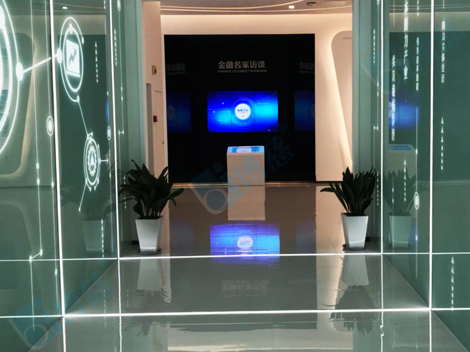 江苏张家港产业资本中心多媒体大数据展示系统采用博慈热销的46寸3.5mm超窄边液晶拼接单元拼接而成。